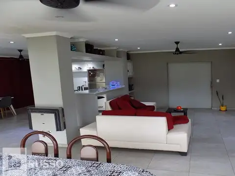 IMPORTANTE CASA c/ QUINCHO & PARQUE