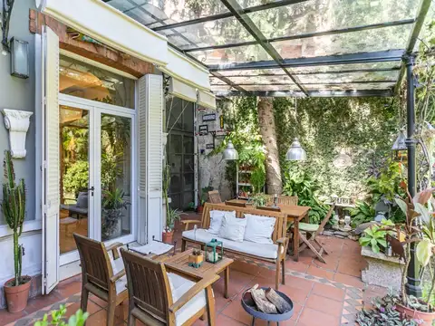 Casa en Venta con 3 cocheras