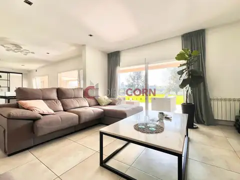 Casa en Venta con 7 cocheras