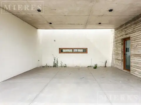 Casa 7 ambientes con 3 baños