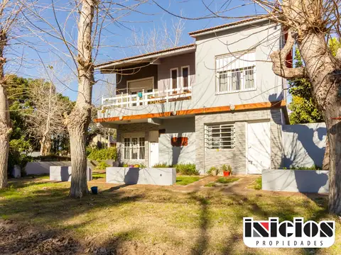 3 Departamentos: Gutierrez N° 226 E/ Lebensohn Y Carreras - Nueva Atlantis - C854