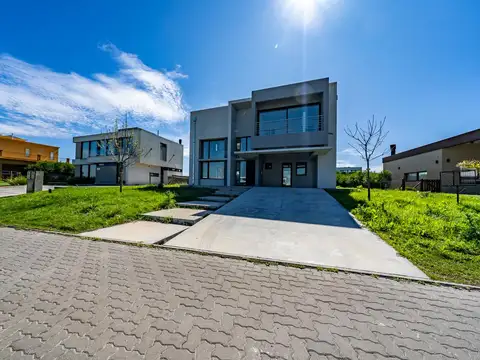 EN VENTA CASA 5 AMB A ESTRENAR EN VILLALOBOS