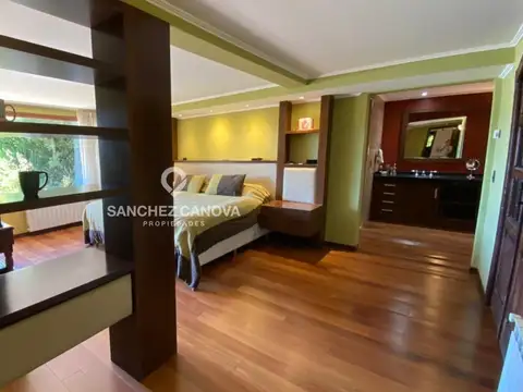 Casa 5 ambientes con 4 baños