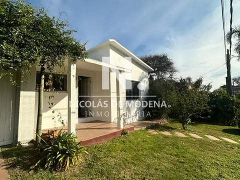 Vende casa en La Barra, de 2 dormitorios.