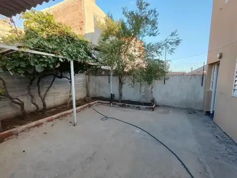 Casa 5 ambientes con 1 baño