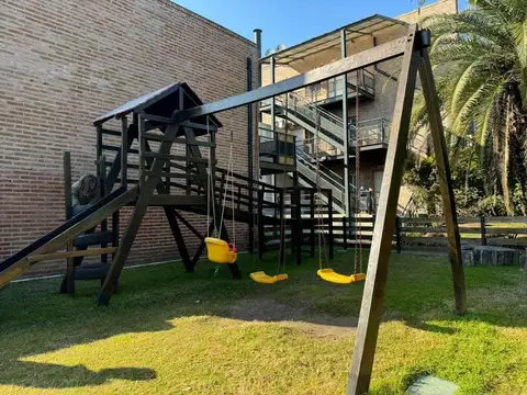 Depto Tipo Casa en Alquiler con 1 cocheras