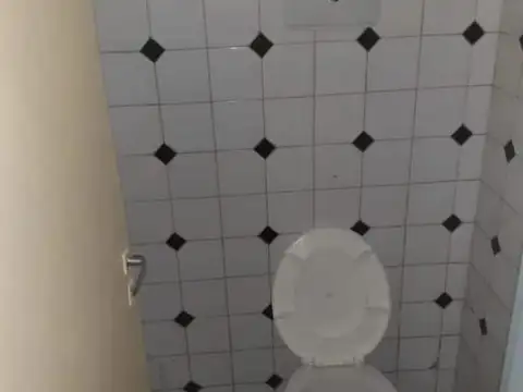 EN VENTA LOCAL EN MORON