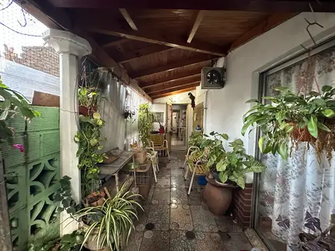 En venta Casa con amplio Galpón De 126 M2 A 40 Mts De Ruta 8(Av. Arturo Illia) en Barrio Santa Rita