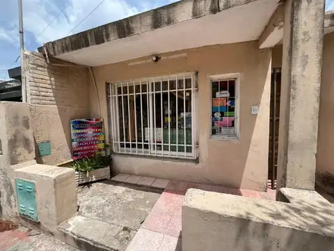 Casa 7 ambientes con 2 baños