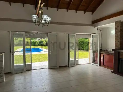 Casa 4 ambientes con 3 baños
