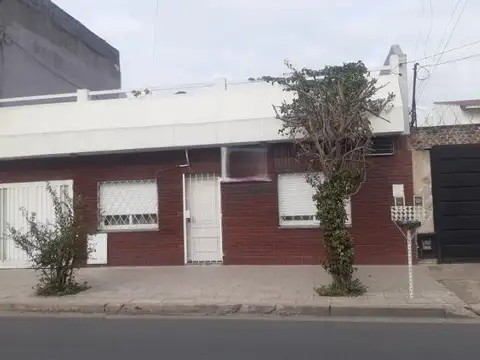 OPORTUNIDAD CASA LOTE PROP 3 AMB COCH TERRAZA ESCUCHA OFERTA