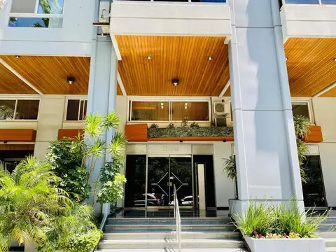 Excelente departamento de 4 ambientes con cohera en el centro comercial de Martínez.