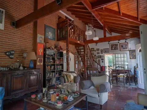 Casa en Venta con 2 cocheras