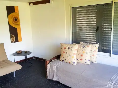 Casa 5 ambientes con 1 baño