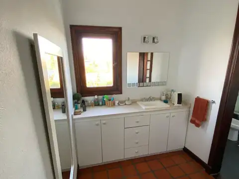 Casa en Alquiler con 2 cocheras