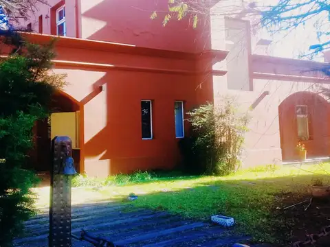 Casa 6 ambientes con 2 baños