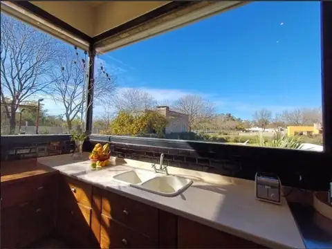 Casa en Venta con 4 cocheras