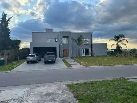 Casa Chalet  en Venta en Haras Santa Maria, Escobar, G.B.A. Zona Norte