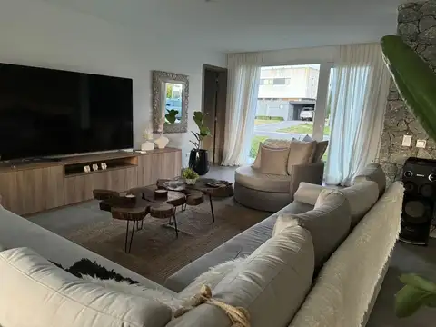 Casa Chalet  en Venta en Haras Santa Maria, Escobar, G.B.A. Zona Norte