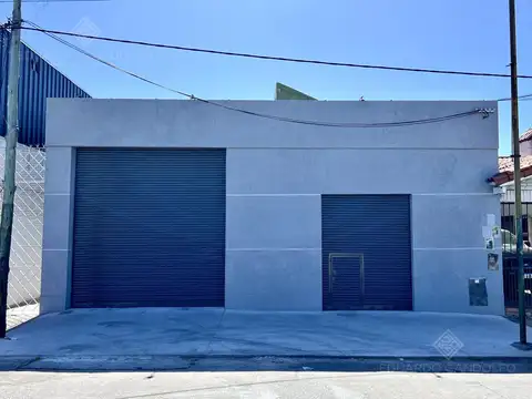 Excelente depósito de losa con local u oficina sobre la Avda reciclado a nuevo 