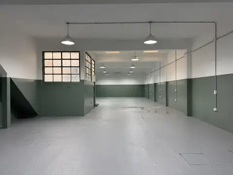 Depósito de 300 m2 en Venta - Caseros
