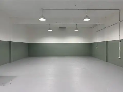 Depósito de 300 m2 en Venta - Caseros