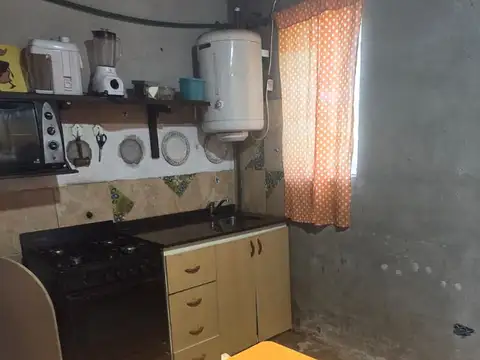 Casa 2 ambientes con 1 baño