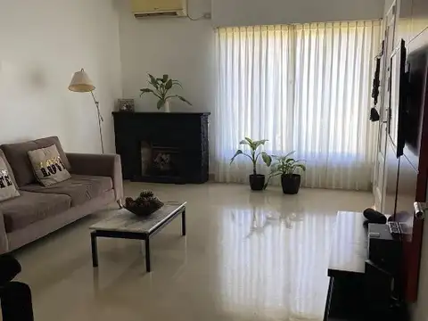 CHALET DE 3 AMBIENTES EN VENTA - CASTELAR NORTE