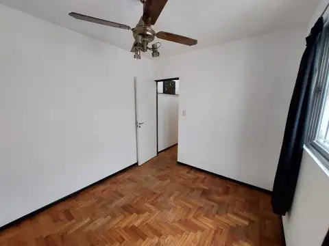 Venta Departamento 2 ambientes en Parque Patricios con cochera.