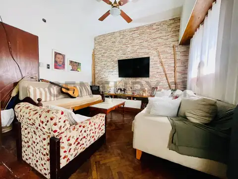 Casa Ph al frente en diag 73 y 67 .3 dormitorios .-