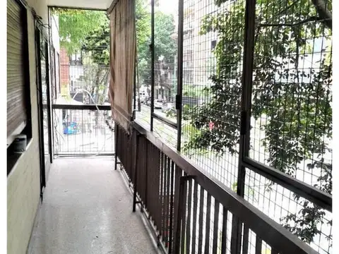 F Senillosa 200, Piso 1