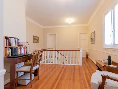 Casa 9 ambientes con 5 baños