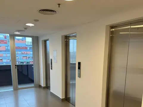 Oficina en Alquiler con 1 cochera