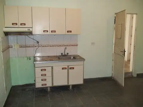 Casa 4 ambientes con 1 baño
