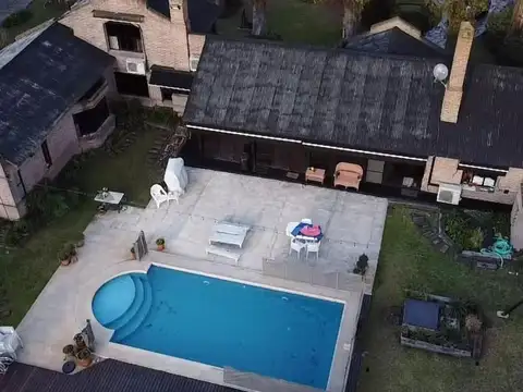 Casa 5 ambientes con 3 baños