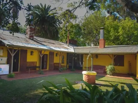 Casa en venta - 5 Dormitorios 5 Baños - Nogoyá