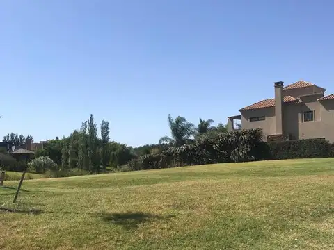 Boulevard De Todos Los Santos al 100