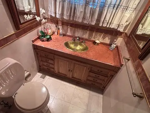 VENTA CASA CUATRO PLANTAS GARAJE PISCINA CRUCECITA