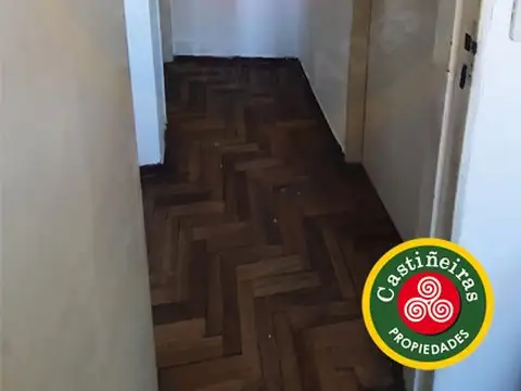 Venta -Departamento 3 ambientes - BALCÓN al frente - Sobre Av. H. Irigoyen - Excelente Ubicación  