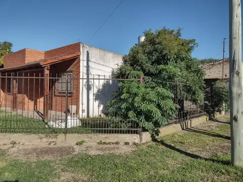 venta de casa en zona centrica de Carmen de Areco