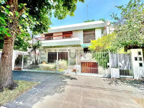 Venta Casa 5 Ambientes Haedo Cochera