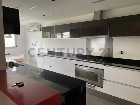 Casa 7 ambientes con 3 baños