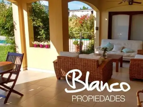 Casa en Venta con 2 cocheras