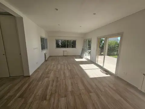 Casa en Venta con 3 cocheras