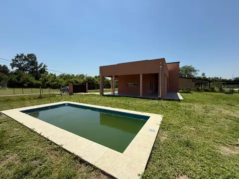 Casa con pileta a la Venta en Barrio Los Pinos, Exaltación de la Cruz