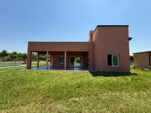 Casa En Venta - Barrio Los Pinos - Exaltacion de la Cruz