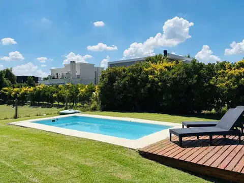 Casa 5 ambientes con 2 baños