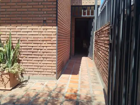 Casa en Venta en Alto Alberdi, USD 80.000