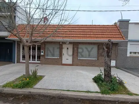 CASA CÉNTRICA CON TODOS LOS SERVICIOS EN RAFAELA
