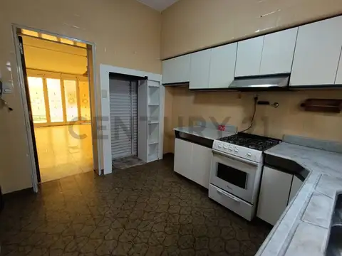 Casa 7 ambientes con 1 baño